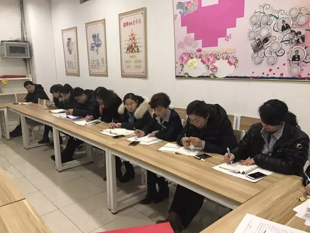 【會(huì)議】新瑪特購物廣場召開中層會(huì)議3.webp.jpg